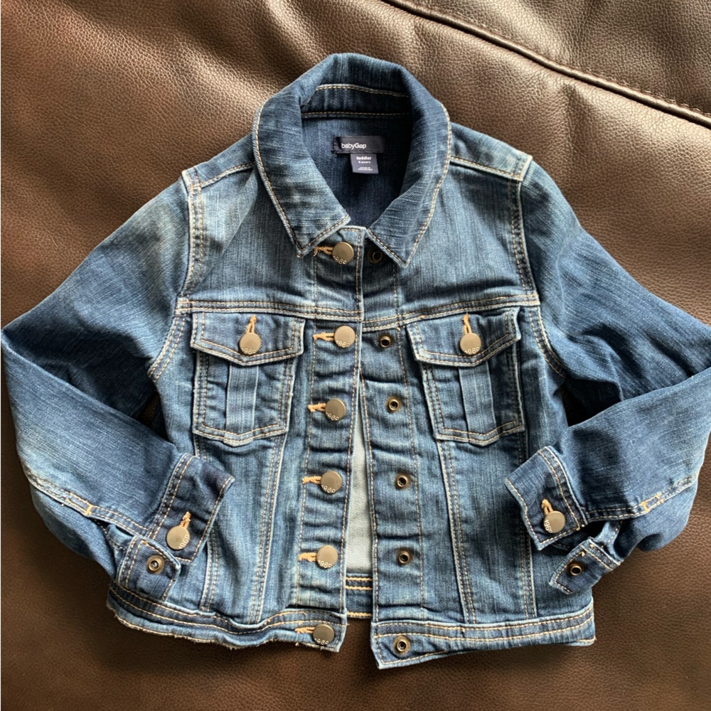 Baby Gap girls Jean jacket, 4T. Like new rarely worn. No tears/rips/holes/stains